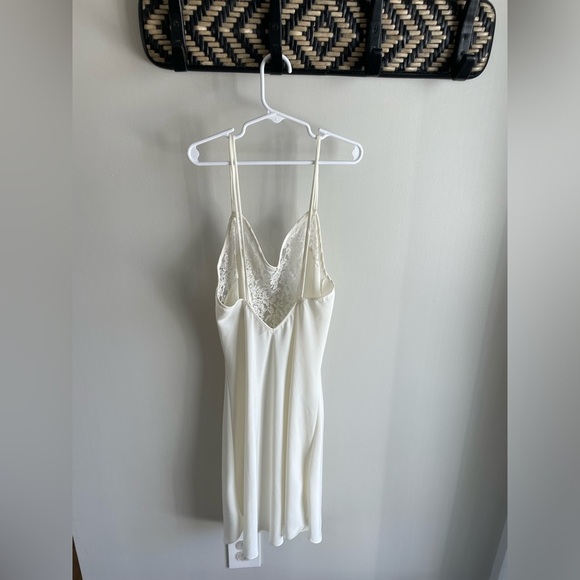 Victoria’s Secret Gold Label Vintage Lace Embroidered Slip - Off White - Small - Picture 8 of 12